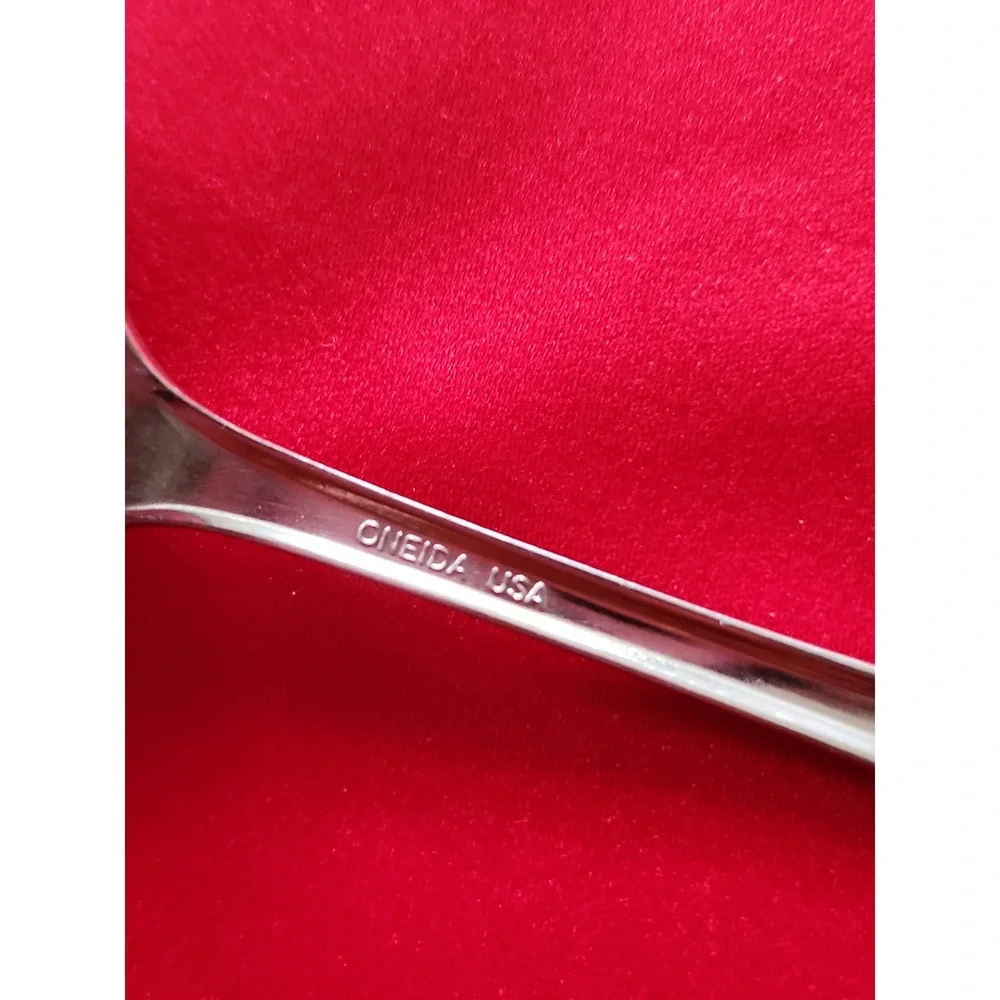 Oneida Maestro SSS Stainless Steel Oval Soup Spoons Set of 4 Silver Flatware